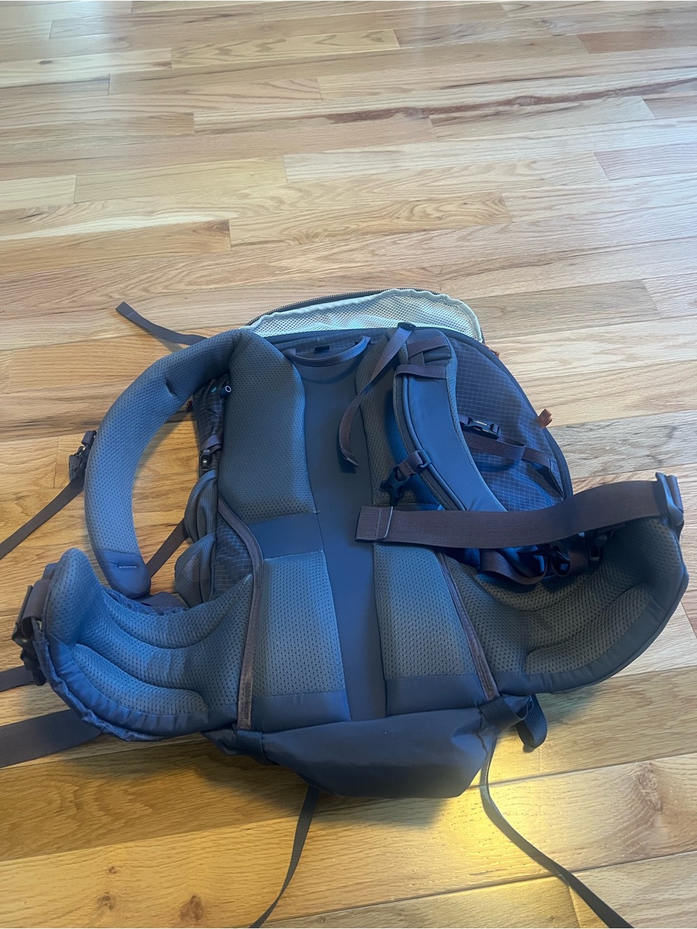 REI Trail 40 pack- women’s- Gray and Orange - Picture 7 of 12